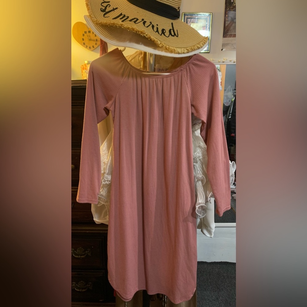 Short soft pink dress with long sleeves